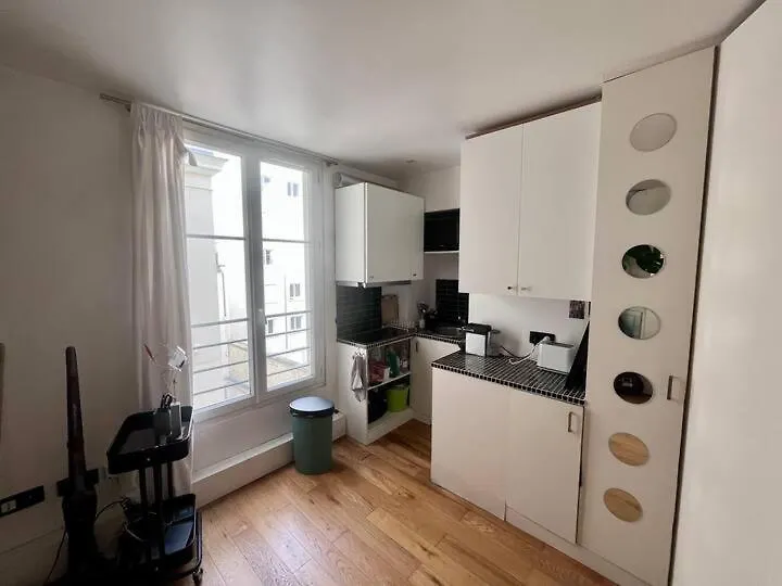 Studio Cosy, Canal Saint-Martin Paris France